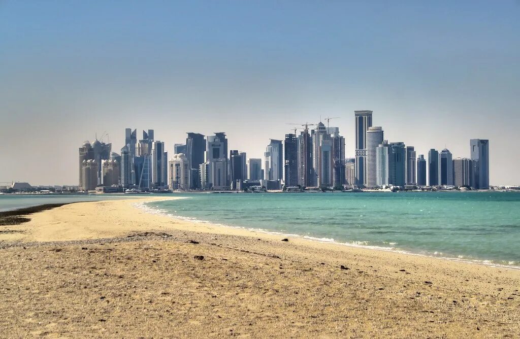 Катар страна газ. Доха Катар пустыня. Доха Катар природа. Катар Доха пляжи. Катар город Месаид.