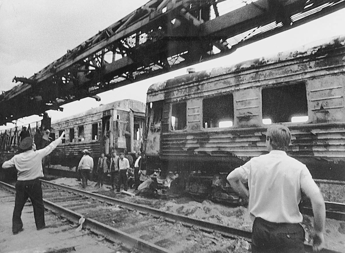 3 июня 1989. Аша Улу Теляк Железнодорожная катастрофа. Катастрофа Аша Улу-Теляк 1989. Новосибирск-Адлер поезд 1989 крушение. Катастрофа 1989 поезда Новосибирск Адлер.