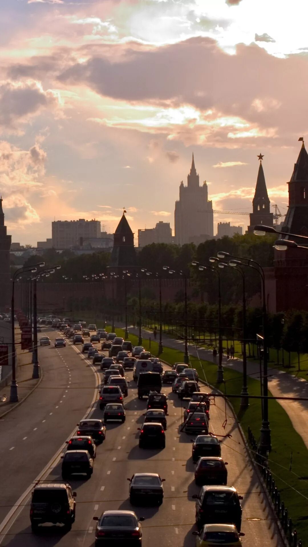Москва телефон кадры. Москва. Москва на телефон. Москва обои. Москва на айфон.