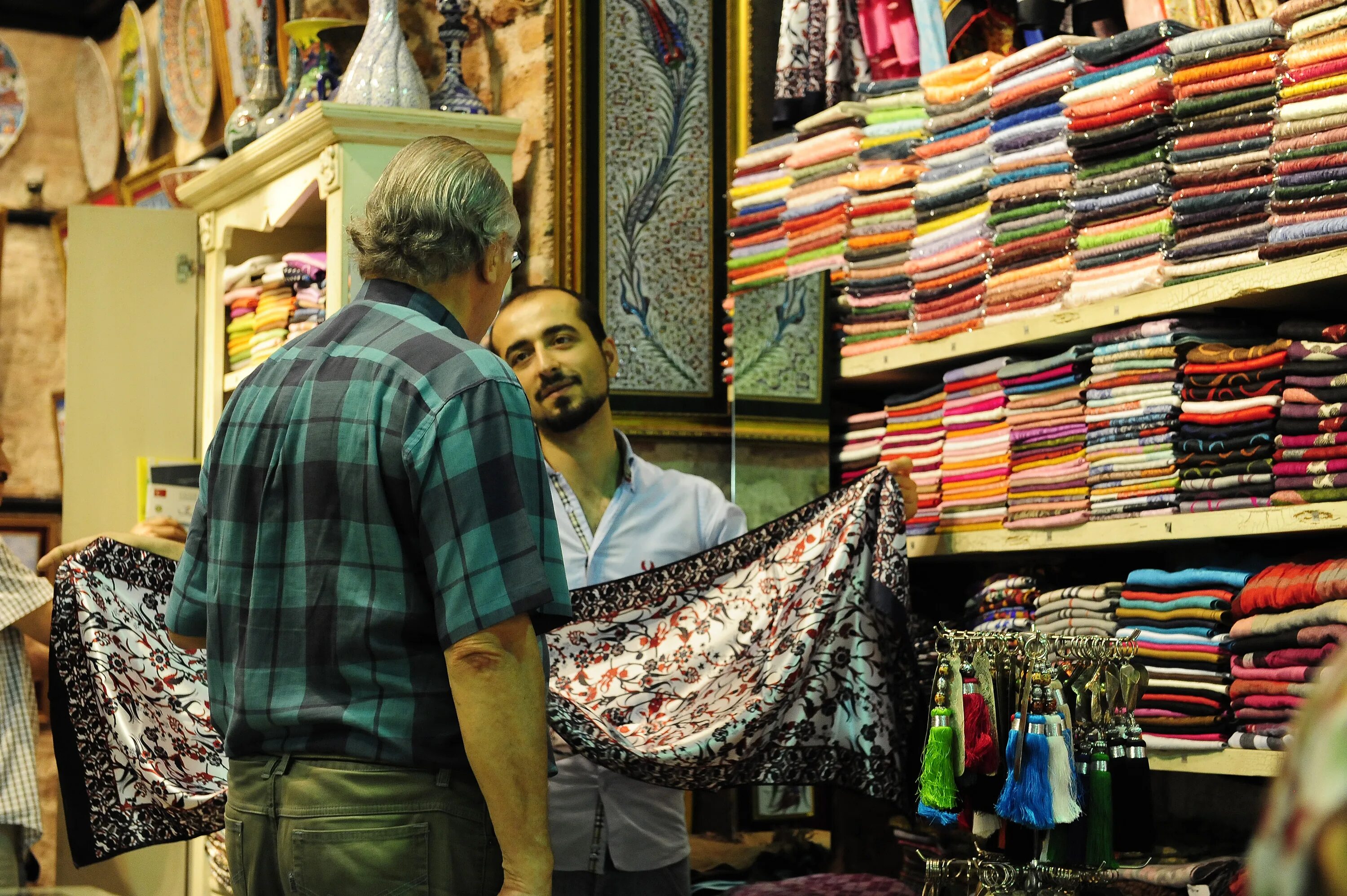 Стамбул где купить. Рынок Османбей в Стамбуле. Стамбул Аксарай базар. Стамбул текстиль. Базар Стамбул текстиль.