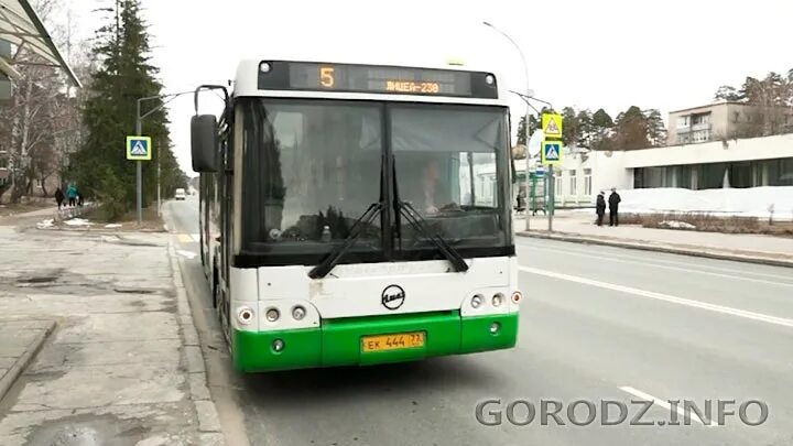 Автобусы заречный пензенская. Старые автобусы. автобусный парк. автобусы заречный. старые московские автобусы.