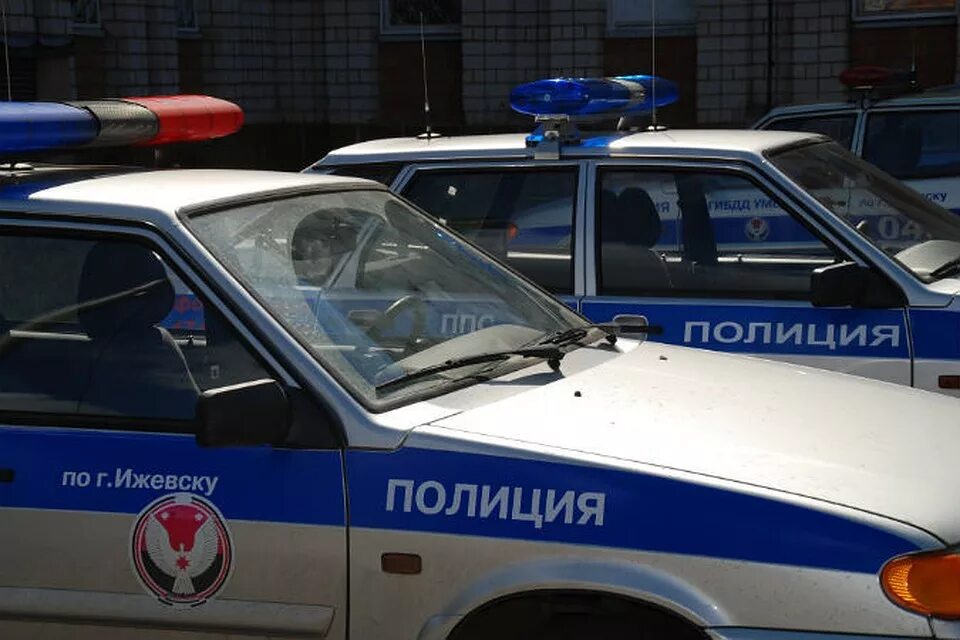 Полиция города ижевска. Полицейская машина ижевск. ижевск полиция машины. полицейские автомобили удмуртии. дпс ижевск автомобили.