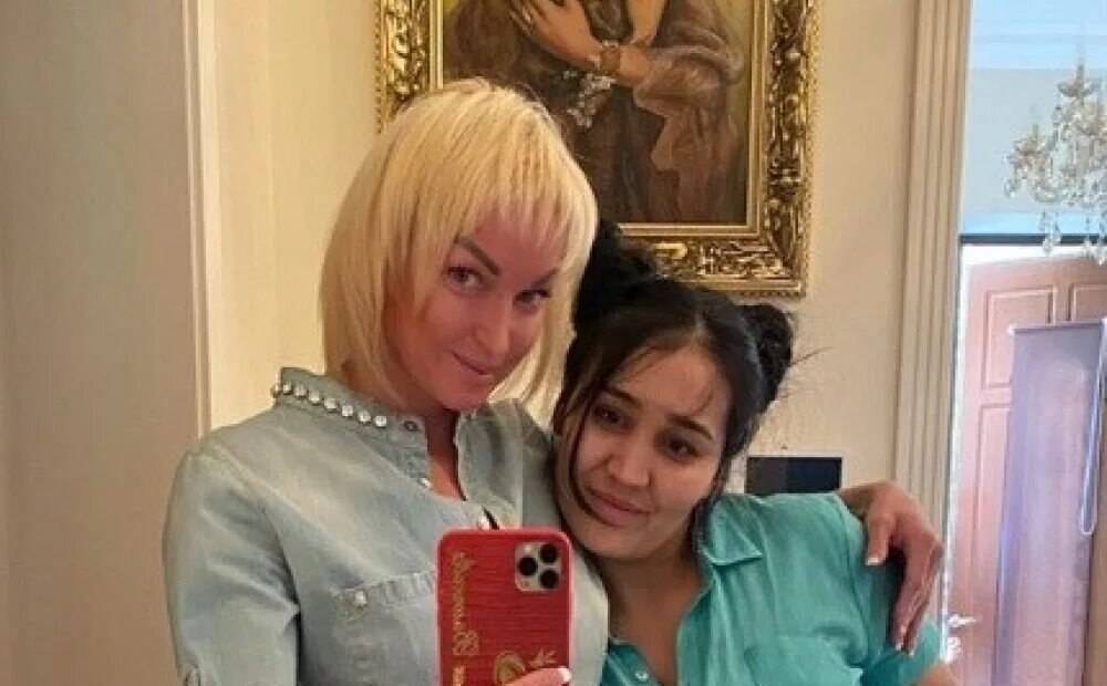 Домработница спасла детей. Домработница спасла детей. Девушка. Женщины. Домработница спасла детей.