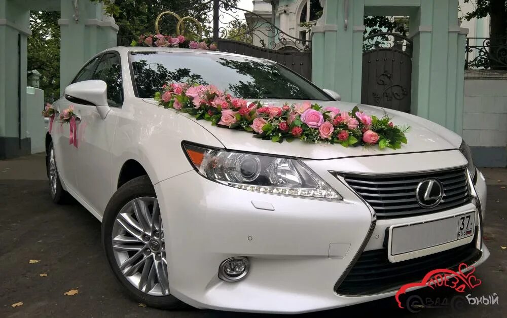 Lexus es250 черный свадебный. Свадебная машина. Украшение авто на свадьбу. Украшение свадебного кортежа.