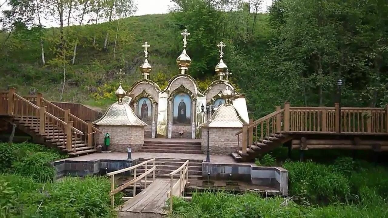 Святые места болезни. Святые места болезни. Колюпаново. Человек у родника. Святые места болезни.