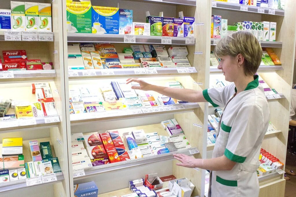 Лекарства в аптеке через интернет. Аптека. выкладка лекарств в аптеке. аптека фото. аптека россия.