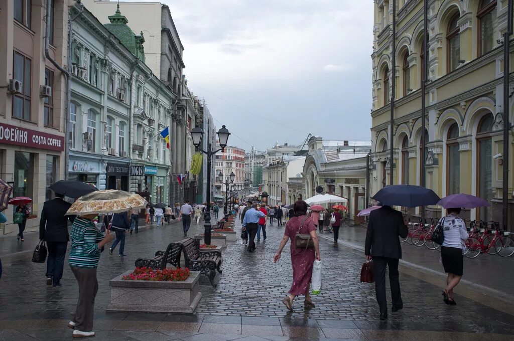 Молдова кузнецкий мост. Камергерский переулок и Кузнецкий мост. Кузнецкий мост прогулка. Камергерский переулок летом. Кузнецкий мост гулять.