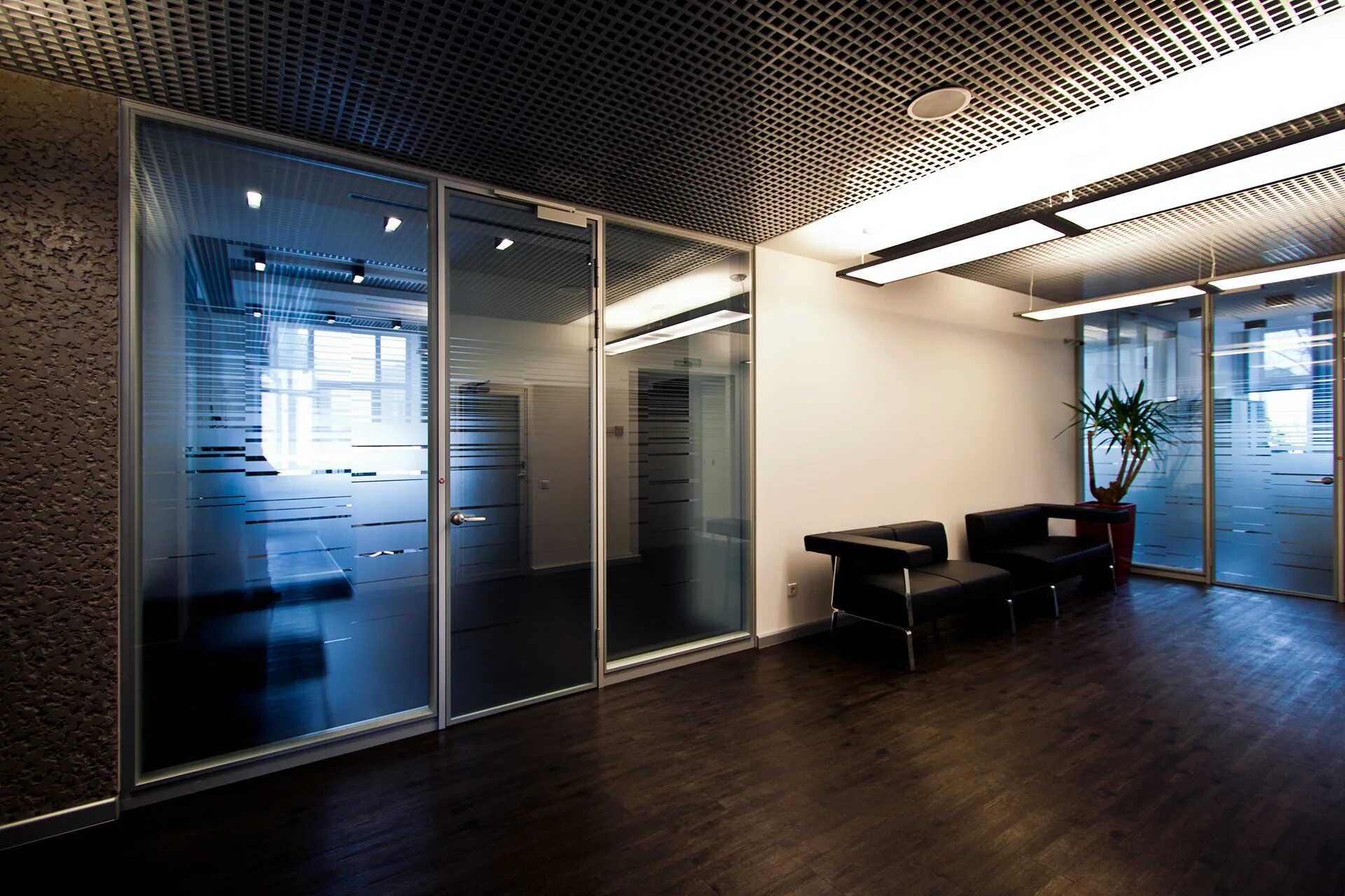 Отделка коммерческих помещений. Офис без ключа. Темный офис. Бюджетная отделка офиса. The офис.