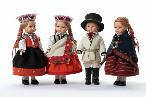Фигурки в национальных костюмах
