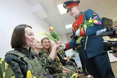 Поздравление женщин военнослужащих