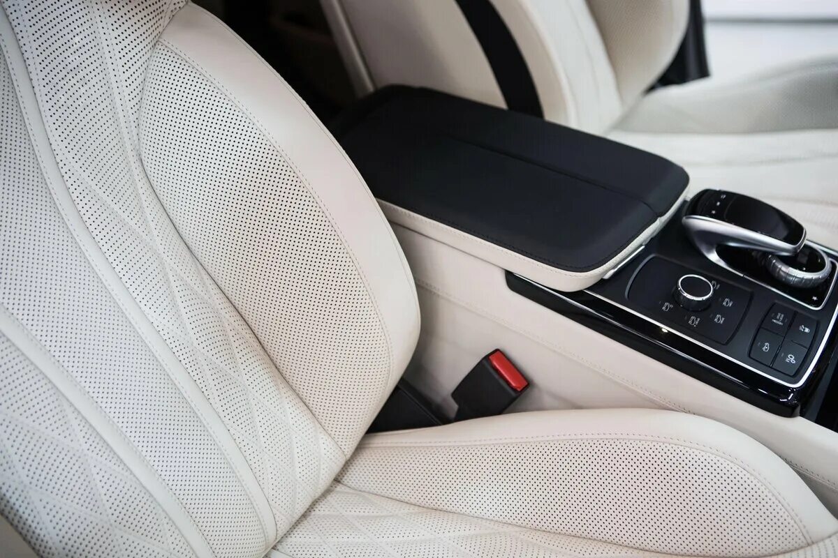 Мерседес 6 сидений сзади. Сиденья мерседес глк 220. У меня мерс сиденье есть. Сиденье mercedes w204 серая кожа. Задние сиденья mercedes w222.