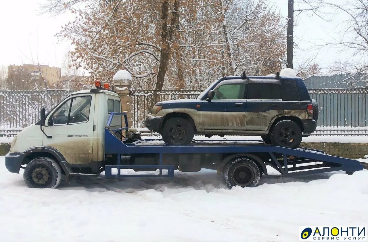 Эвакуатор можга. Эвакуатор валдай с ломаной платформой. Эвакуатор можга. Эвакуатор валдай. Эвакуатор валдай на белом фоне.