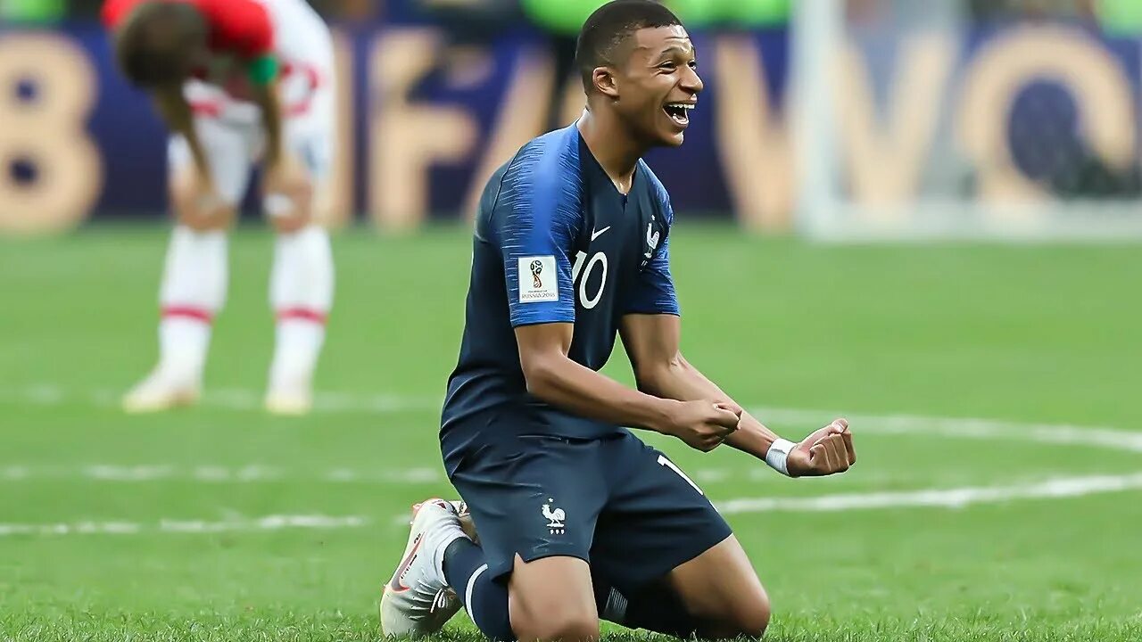 Мбапе нос видео. Mbappe 2022. Мбаппе 2022. Kylian mbappe. Мбаппе 2015.