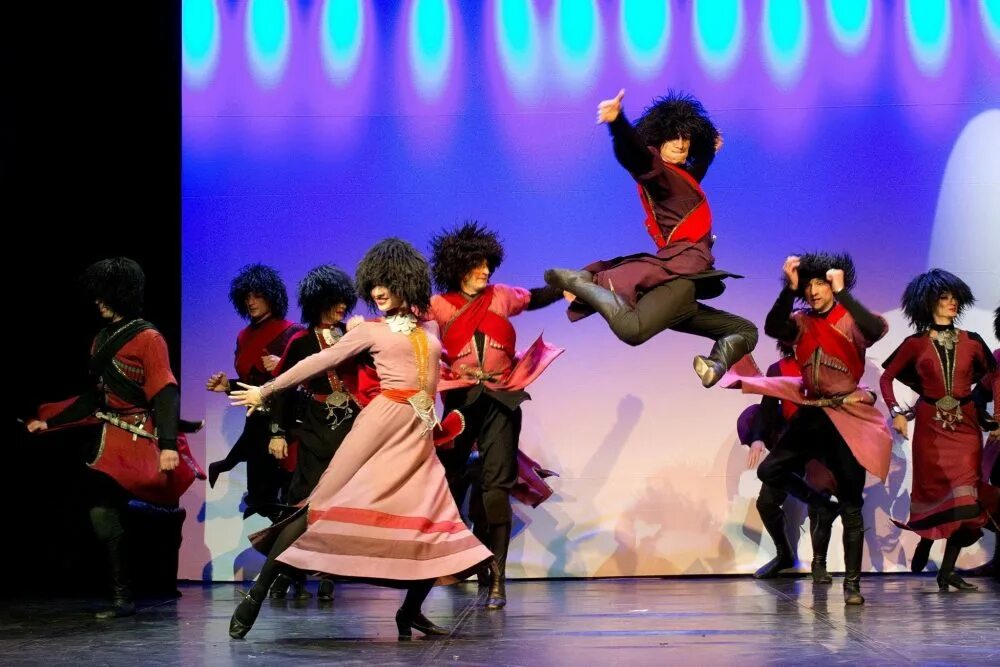 грузинский танцевальный ансамбль georgian. грузинская лезгинка картули. сухишвили ансамбль картули. ансамбль «бермуха. грузинский ансамбль танца сухишвили.