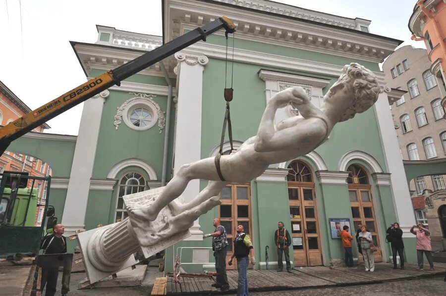 Похабщина. Статуя Давида Микеланджело в Петербурге.