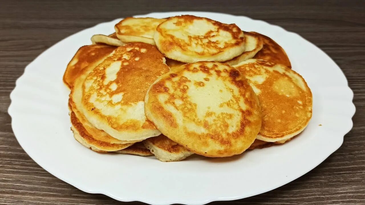 Приготовленные мамой оладьи были необыкновенно вкусны ошибка. Куймак турецкий. Оладьи на айране. Кокосовые оладьи. Оладьи на айране пышные.