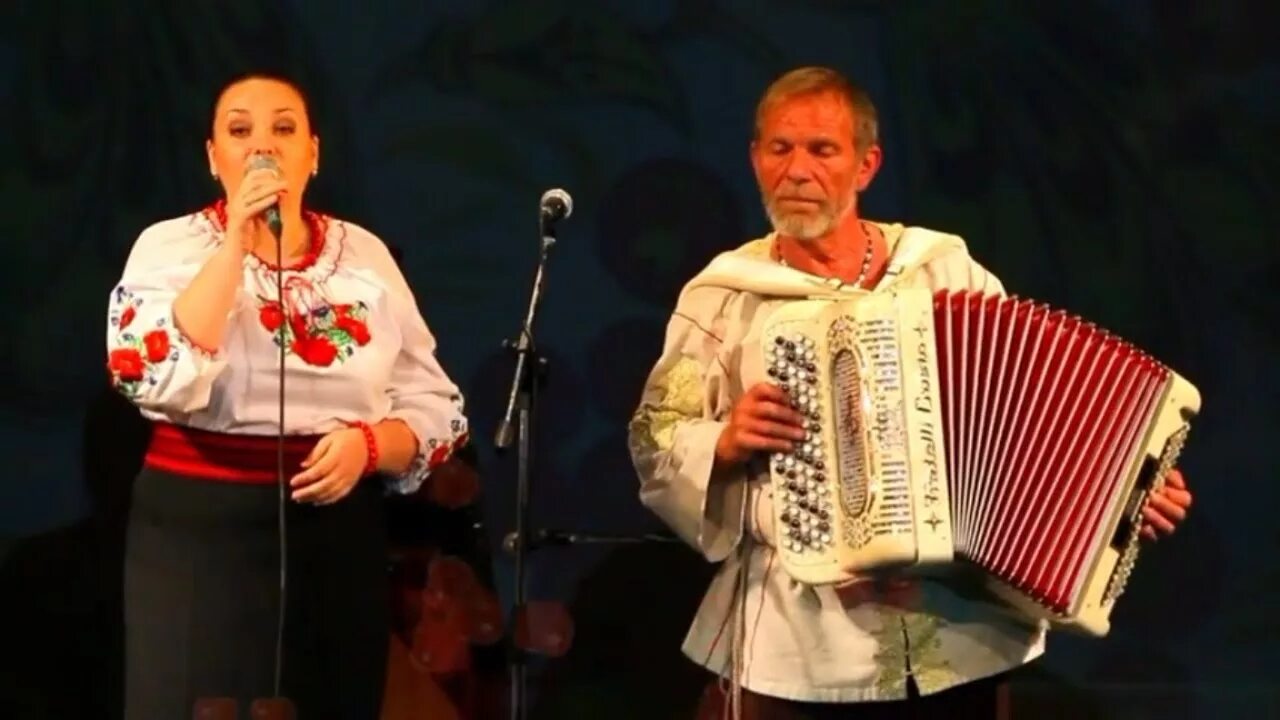 Украинские песни можно. Украинский дуэт. Украинские народные песни. Старая украинская песня. Старые украинские песни.