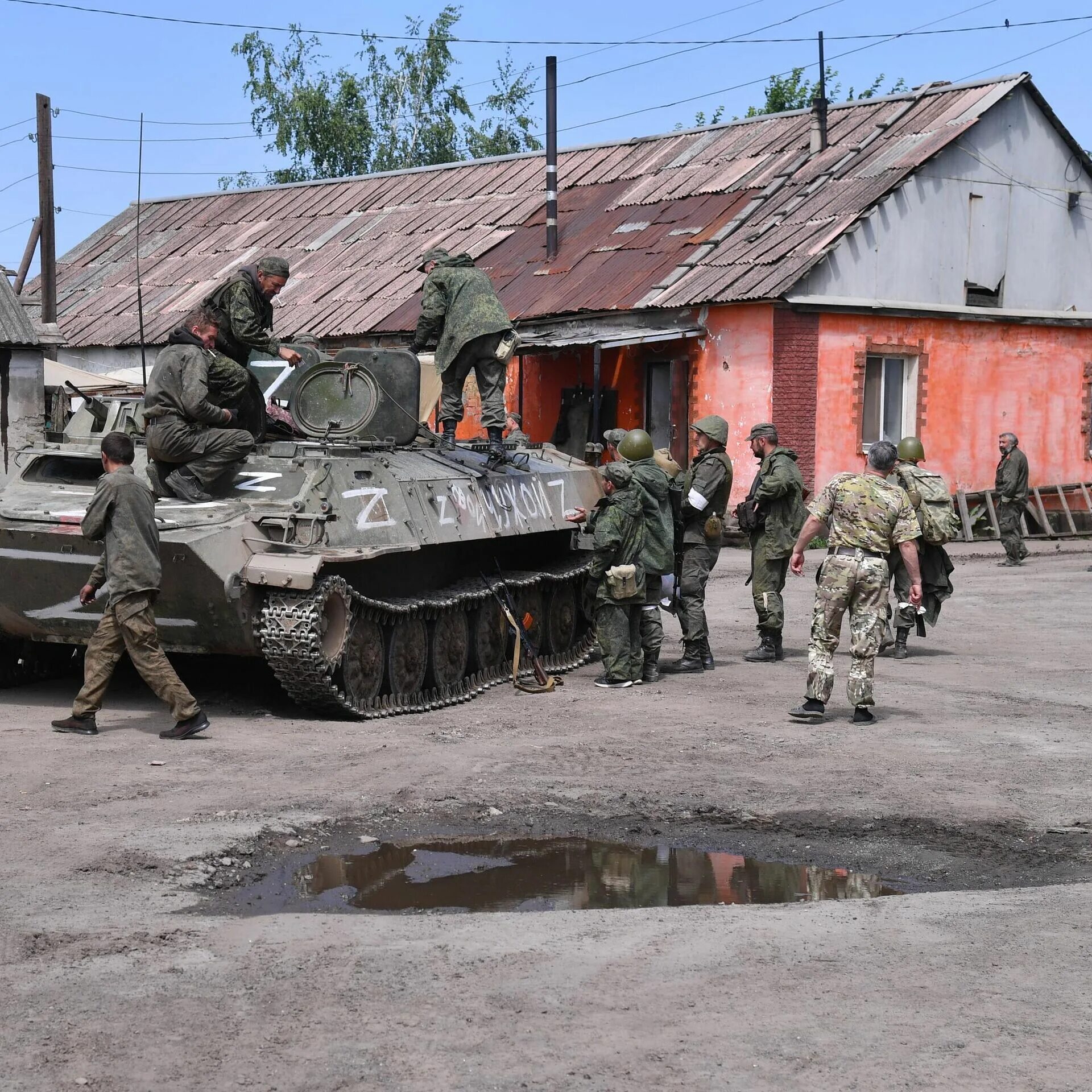 Днр и лнр в 2014 году. Российские войска под Киевом. Военные на Донбассе. Войска в Славянске. Военные действия на Украине.