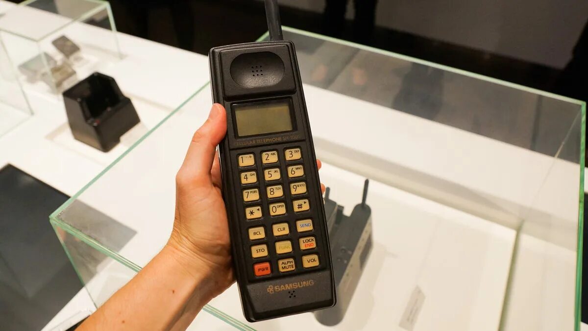 Телефон 100 что это. Samsung sh-100 1988. самсунг sh 100. samsung sh 100 телефон. samsung sh-100 телефон 1988.