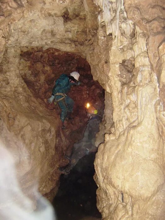 самая большая пещера в россии. пещера ладейная губаха. пещера российская губаха. кизеловская пещера пермский край. 8.