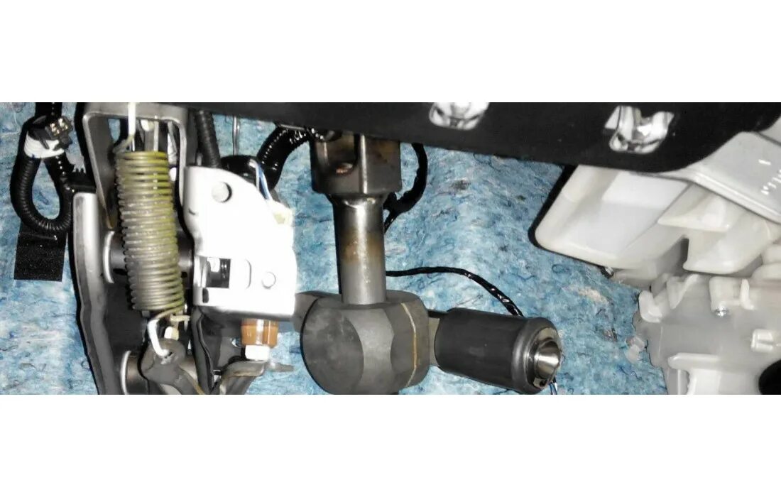 рулевой вал тойота камри 40. рулевой кардан рав4. гарант блок на тойоту раф 4 2020. рулевой вал рав 4. блокиратор рулевого вала тойота рав 4 2014 года.