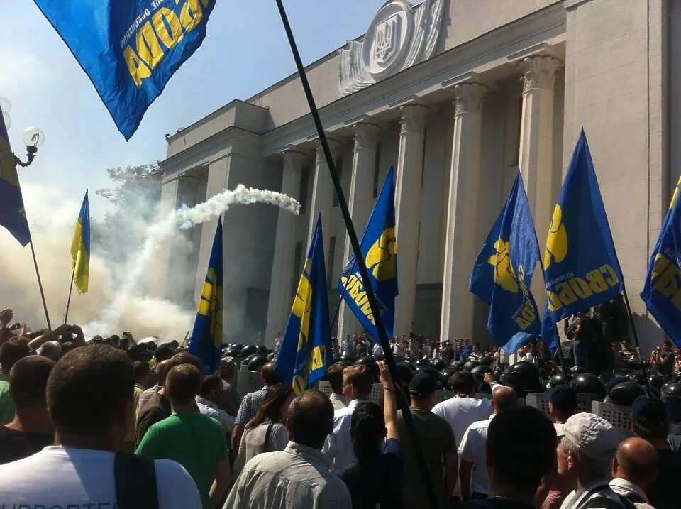 Рада что произошло. Киев рада. киевская рада фото. рада в киеве сегодня. киевская рада в огне.