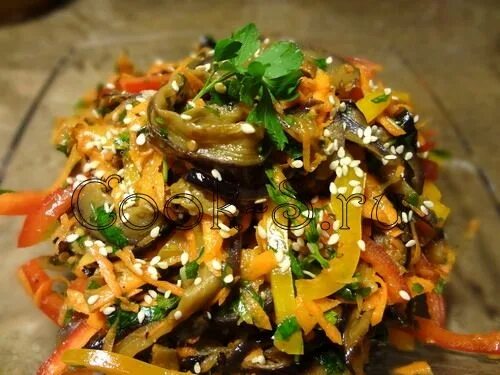 Баклажаны по таджикски. Баклажаны с корейской морковкой закуска. Быстрый салат из баклажан по корейски рецепт. Корейские баклажаны. Корейские салаты с баклажаном.