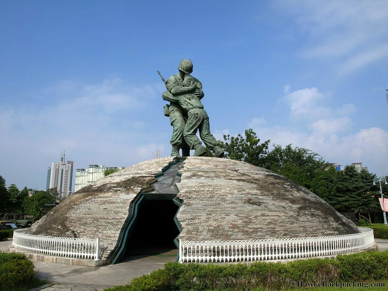 Памятник седжону великому в сеуле. Памятник в южной корее. Памятник в южной корее. Памятник седжону великому в сеуле. Памятник в южной корее.