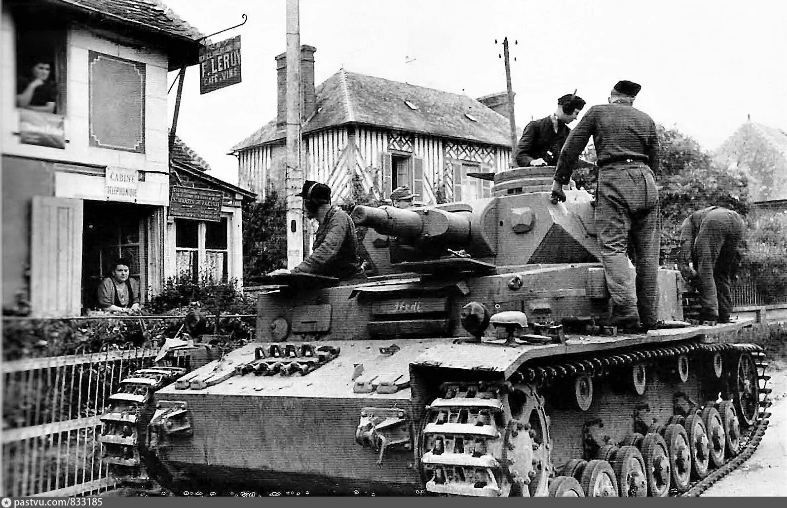 21 танковый. Танк PZ Kpfw 4. Т4 танк вермахта 1941. Т4 танк вермахта. Дивизии вермахта Нормандия 1944.