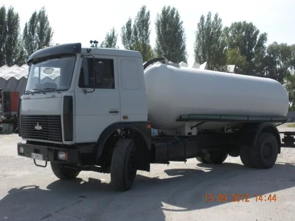 Бочка 4 куба. Вакуум машина автоцистерна (акн-10). Откачка липецк. Откачка биотуалетов в серпухове. Камаз илосос.