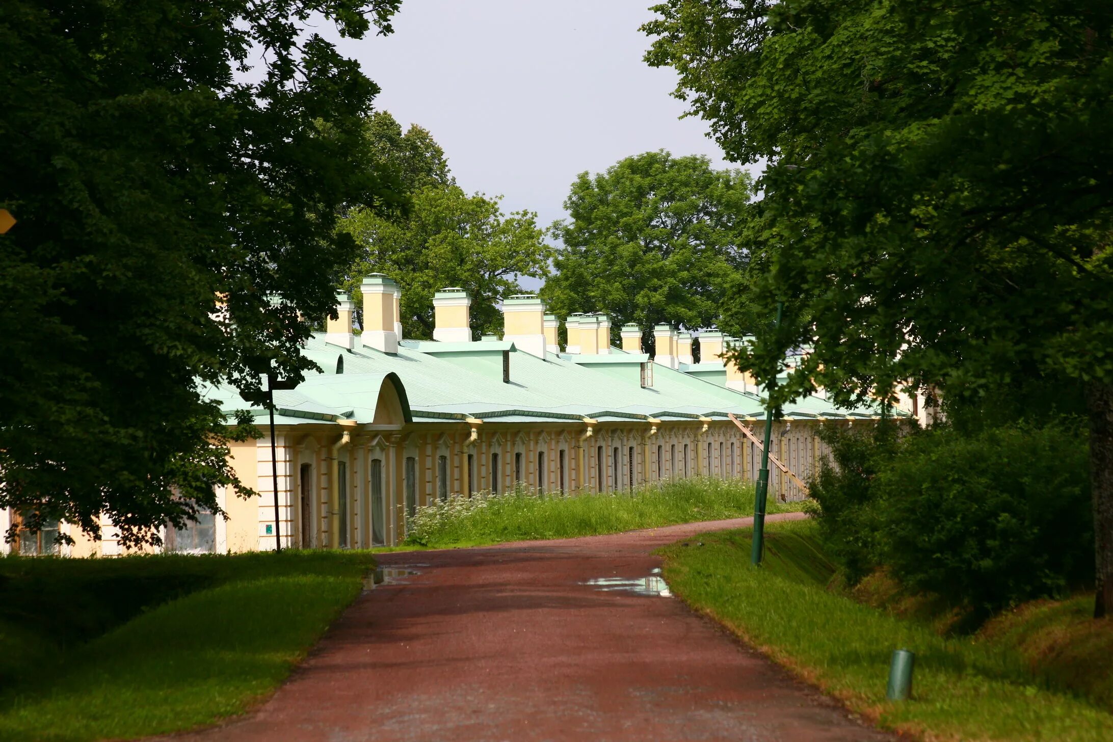 Музей-заповедник "Ораниенбаум" в г. Ломоносов Ленинградской области. Природа Ломоносова Ораниенбаум. Фрейлинский домик Ораниенбаум. Улицы Ломоносова Ленинградской области.