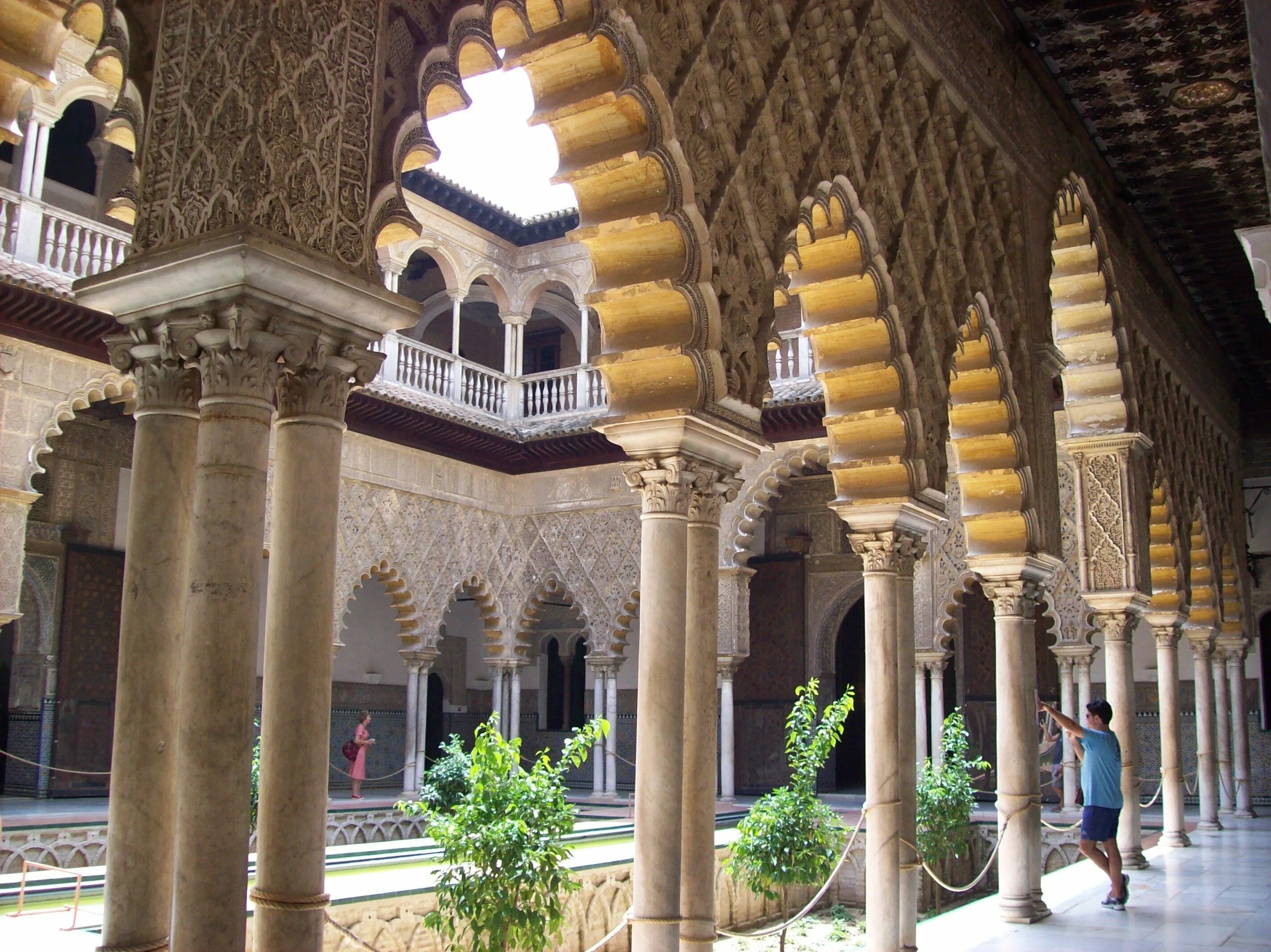 Видад касабланка. Дворец Магриб Марракеш. Арабская Испания стиль мудехар. Архитектура Магриба. Дворец Алькасар сарай Геншин.