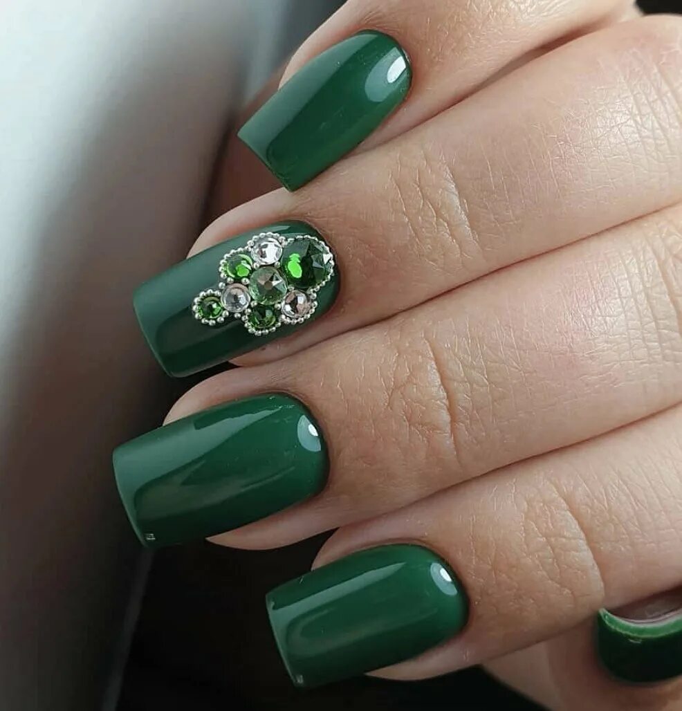 Маникюр изумруд. Маникюр изумруд. Beautix лак изумрудный. Маникюр 2023 изумруд лабрадор кварц. Маникюр изумрудный в изумрудном цвете 2022.