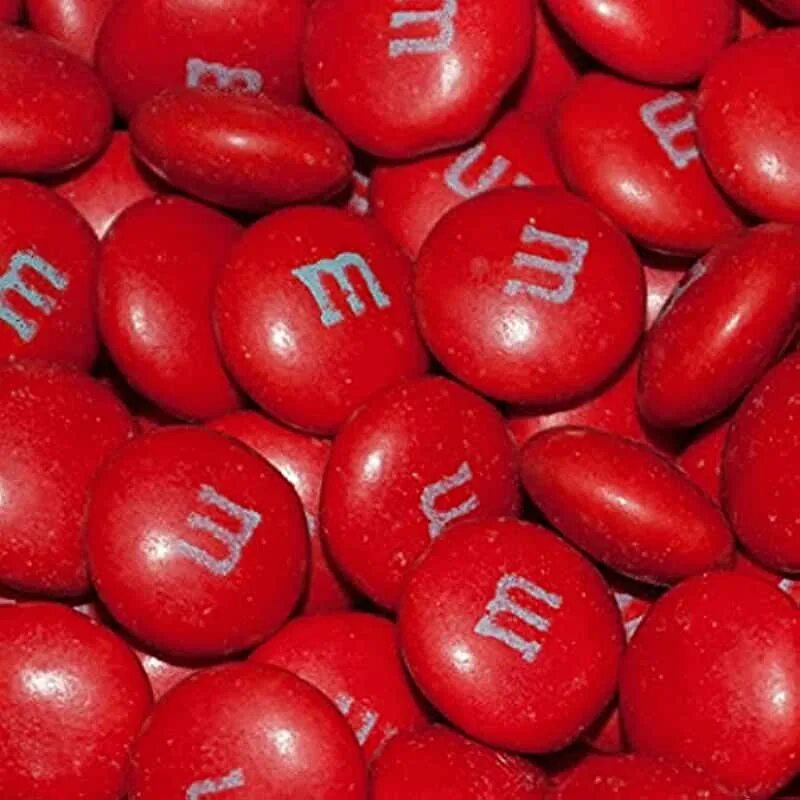 Ред м. Красный m m's упаковка. M&M S конфеты красный. Конфеты в красной упаковке m. Эстетика m and m's.