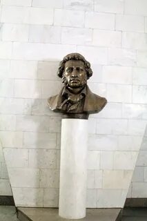Метро пушкинская памятник пушкину