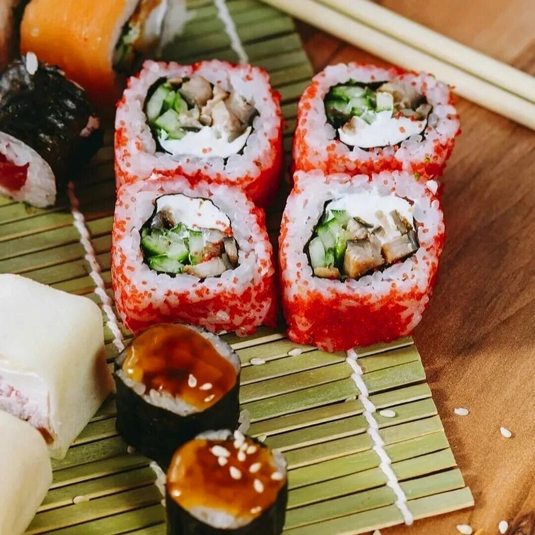 счастье килограммами. роллы посиделки с друзьями. яковлев в роллах. ябиру суши камышин. закажи мне суши бесплатно сегодня за 5 часов за 1 минуту.