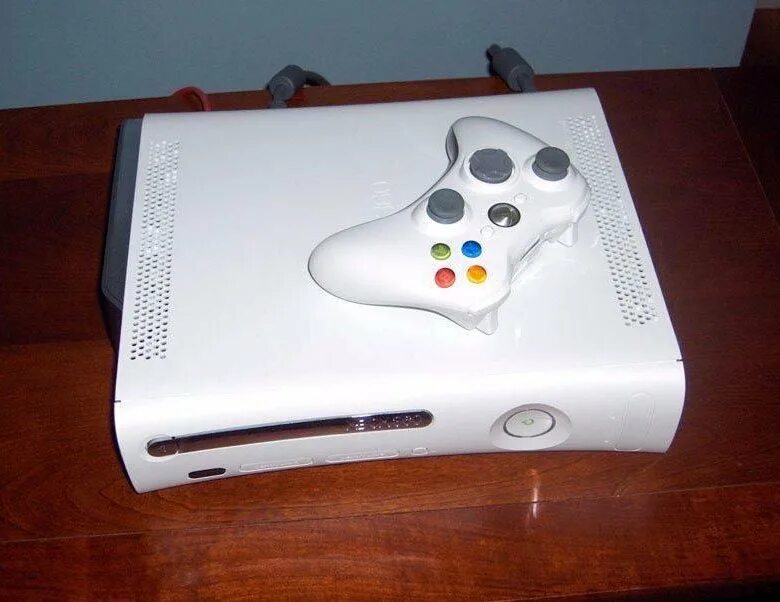 Игры белая приставка. Xbox 360 s белый. Xbox 360 Slim белый. Xbox 360 белый фат. Xbox 360 fat белый.