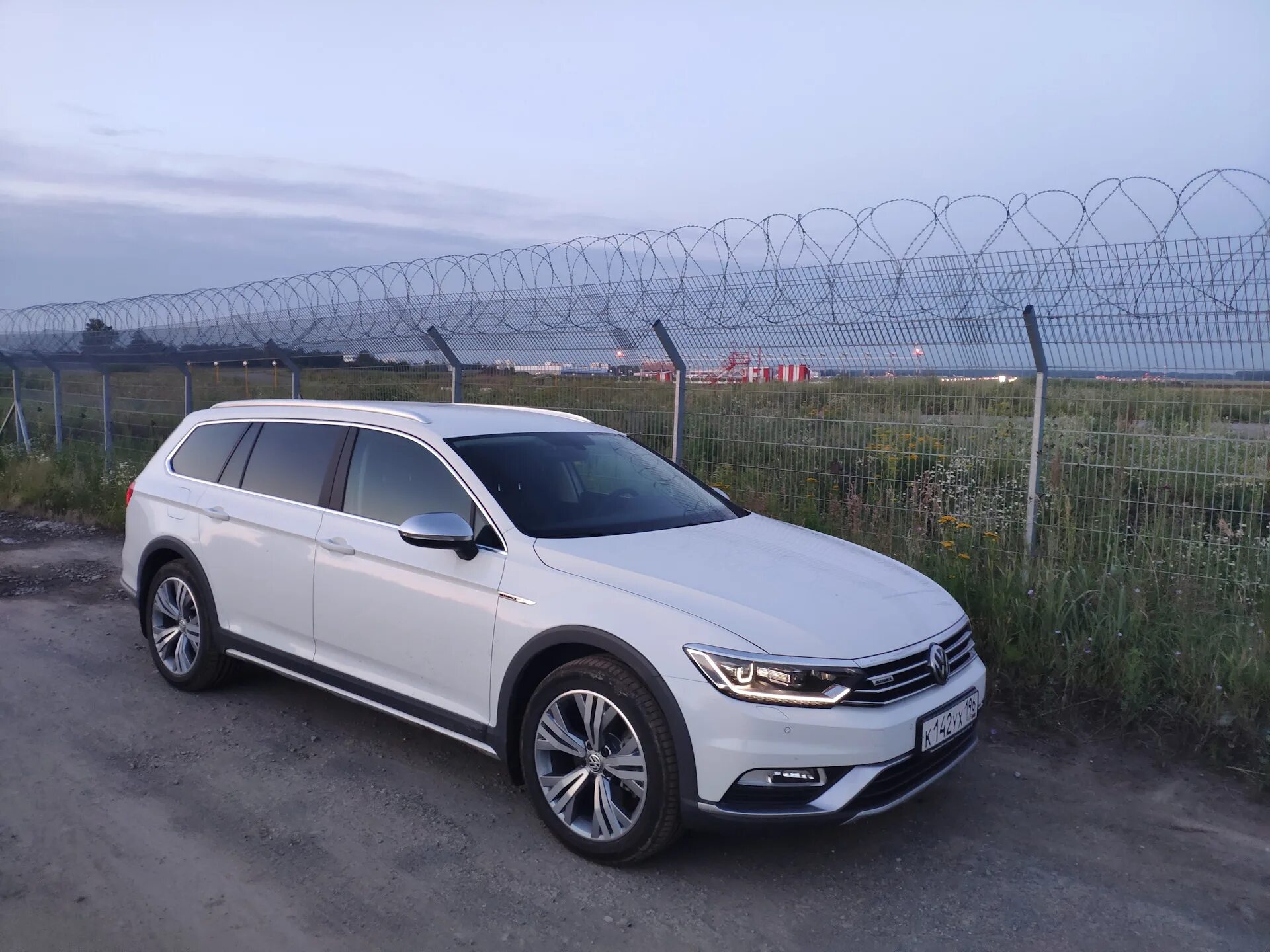 Volkswagen alltrack b8. VW Passat b8 Alltrack. Volkswagen Passat b8 универсал Alltrack. VW Passat 8 Alltrack. VW Alltrack b8.