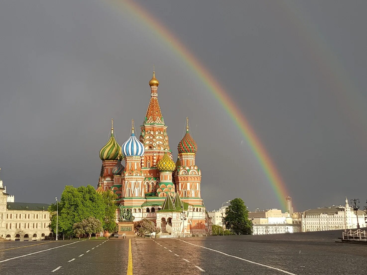 Цветная площадь. Храм Василия Блаженного седьмая Радуга. Йошкар Ола Радуга над храмом Василия Блаженного. Радуга над Москвой. Радуга над Кремлем.