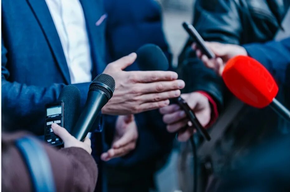 Современный журналист. Журналист нового времени. Журналист картинка. Журналист мужчина. Современный журналист.