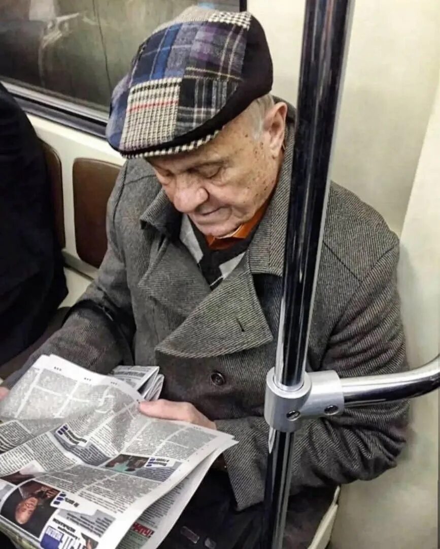 Сторож читать. Люди в метро. Люди в метро фото Япония. Очень страшные люди в метро. Фото людей в метро Украина.