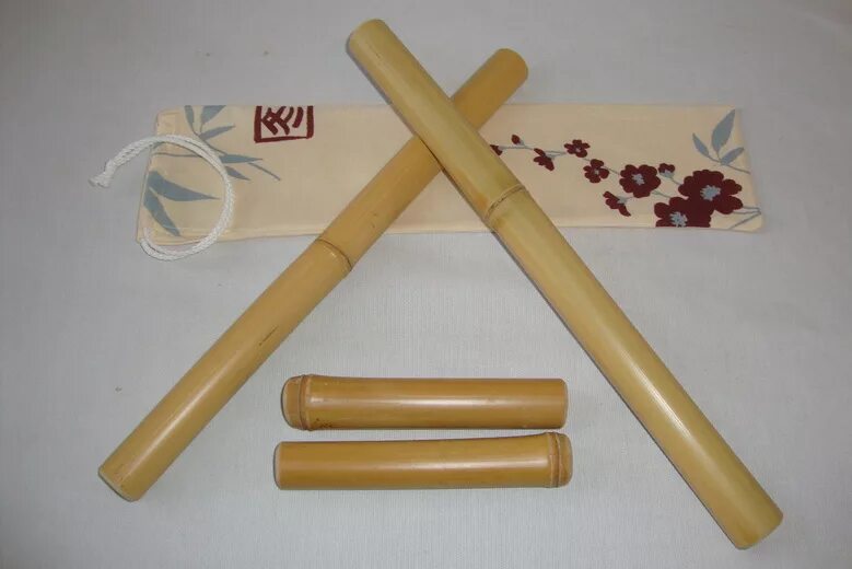 Массаж бамбуковыми палочками. Бамбуковые массажные палочки. Массажные палочки из бамбука. Китайские палочки для массажа.