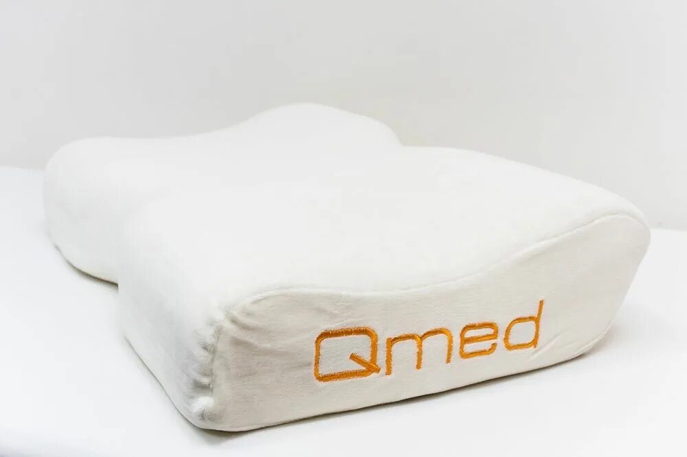 Ортопедические подушки какую купить. Подушки ортопедические Qmed Premium. Qmed Premium Pillow ортопедическая подушка. Ортопедическая подушка с двойным профилем Qmed Vario Pillow. Ортопедическая детская подушка Qmed Baby Pillow.