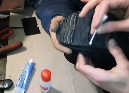 Как заклеить подошву обуви