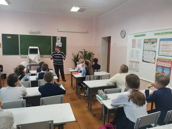 Гимназия 11 королев начальная школа. С 1 сентября учителю. Гимназия 11 махачкала. 11 гимназия преподаватели. Гимназия 1 бийск.