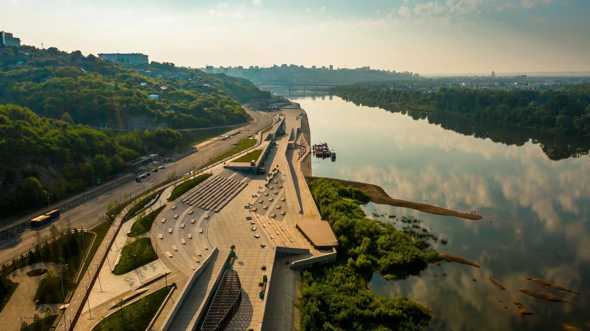 Уфа туры 2023. Набережная реки белой в Уфе. Набережная реки Уфы новая. Новая набережная реки белой в Уфе. Набережная Уфа река белая у монумента дружбы.