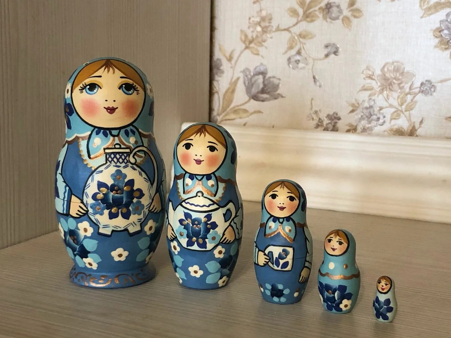 Матрешка магазин одежды. Платье матрешки. Матрешка логотип. Матрешка магазин одежды. Матрёшка магазин одежды охотный ряд.