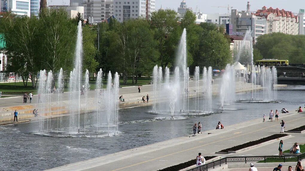 Время работы фонтанов на плотинке