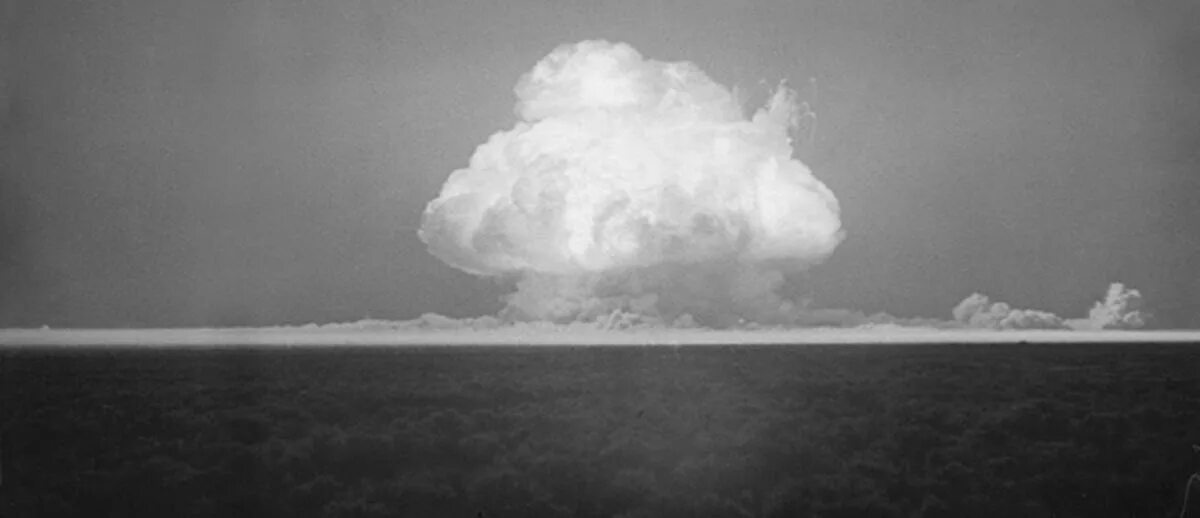Давление ударной волны ядерного взрыва. Подводный атомный взрыв 1958. Ударная волна ядерного взрыва. Воздушный ядерный взрыв. Атомный взрыв ударная волна.