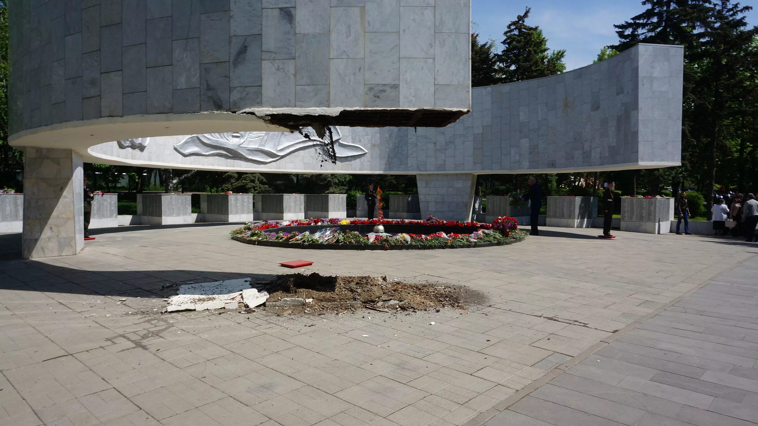 Площадь маркса ростов на дону. Мемориал на карла маркса ростов. вечный огонь на карла маркса ростов на дону. площадь карла маркса ростов на дону мемориал. мемориальный комплекс павшим воинам ростов-на-дону.